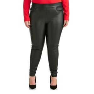 Plus size faux leather skinny pant